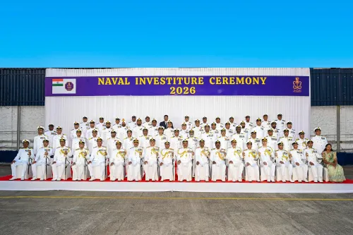 मुंबई: CNS ने भारतीय नौसेना के कर्मचारियों को वीरता, विशिष्ट सेवा पुरस्कार प्रस्तुत किए