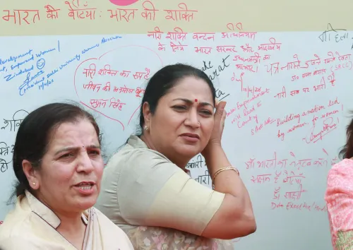 नई दिल्ली: रेखा गुप्ता ने हस्ताक्षर अभियान का शुभारंभ किया