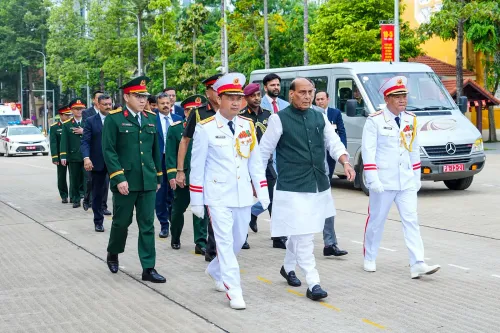 हनोई में राजनाथ सिंह ने हो ची मिन्ह समाधि पर अर्पित की श्रद्धांजलि