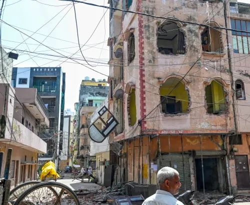 टांगा स्टैंड गली में MCD की तोड़फोड़ कार्रवाई का नज़ारा