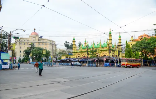 Kolkata: Deserted road during West Bengal Assembly elections