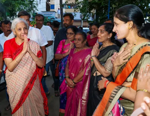 Bengaluru: Nirmala Sitharaman visits Sumangali Seva Ashram