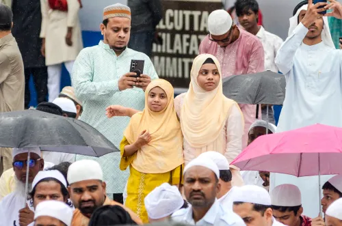 कोलकाता: रेड रोड पर ईद-उल-फितर की नमाज़