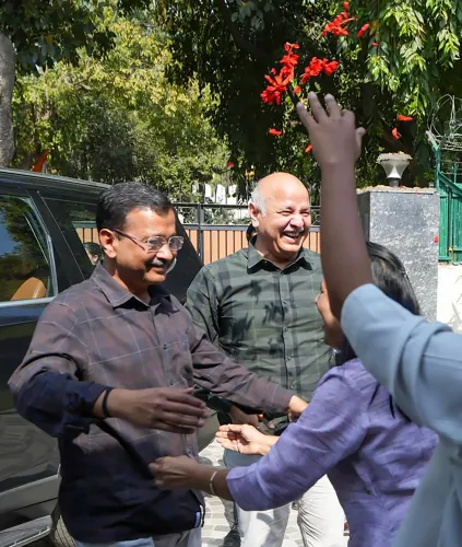 नई दिल्ली में परिवार के साथ अरविंद केजरीवाल की रिहाई का उत्सव