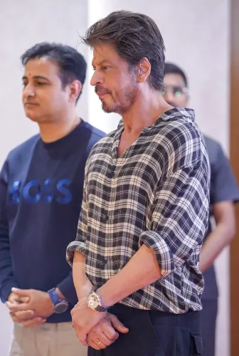 Mumbai: Shah Rukh Khan Spotted at T Series Office