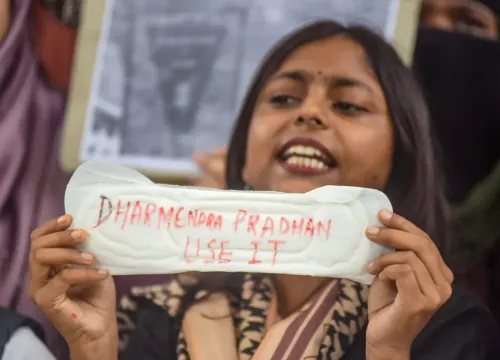NEET UG कथित पेपर लीक पर कोलकाता में अलिया विश्वविद्यालय का विरोध