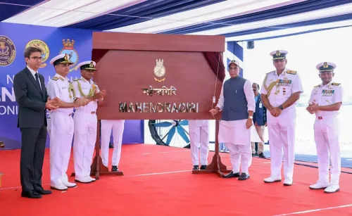 राजनाथ सिंह और नौसेना प्रमुख एडमिरल स्वामीनाथन — INS महेंद्रगिरि समारोह