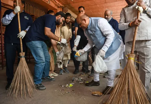 New Delhi: Vijender Gupta leads cleanliness drive at Chandni Chowk