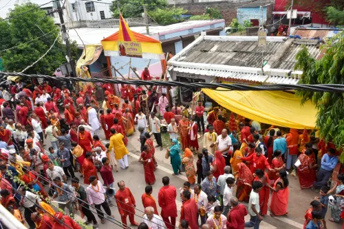 गुरु पूर्णिमा पर पटना के आश्रम में उमड़ी भक्तों की भीड़