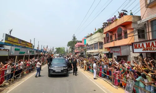 पीएम नरेंद्र मोदी का दम दम में भव्य स्वागत