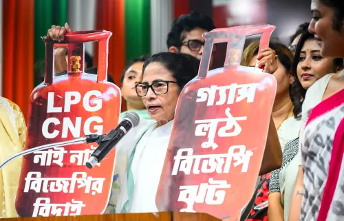 Kolkata: Mamata Banerjee Leads Demonstration Regarding LPG Supply Concerns