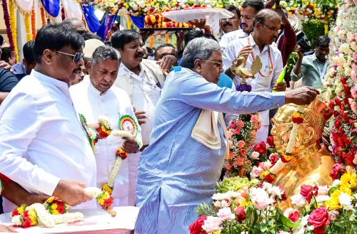 Bengaluru: Chief Minister Siddaramaiah honors Babu Jagjivan Ram