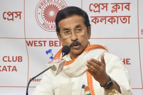 सुभंकर सरकार ने कोलकाता में ‘मीट द प्रेस’ को संबोधित किया