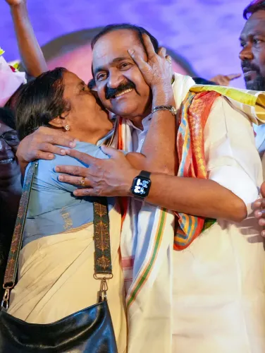 कोच्चि निवासियों ने CM सतीशन का किया भव्य स्वागत