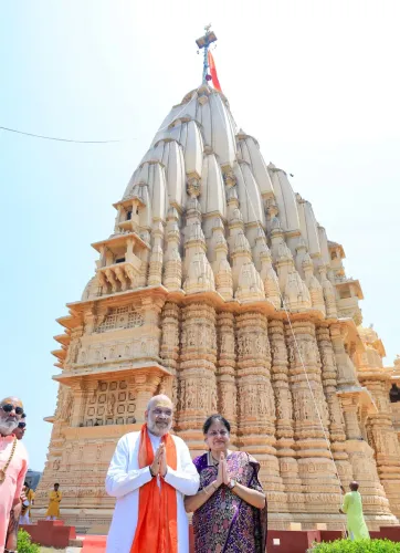 Gir Somnath: Amit Shah with wife offer prayers at Somnath Temple