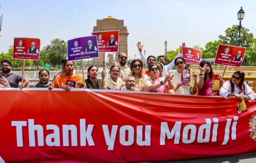 नई दिल्ली: नारी शक्ति वंदन अधिनियम के समर्थन में महिलाओं द्वारा मानव श्रृंखला का निर्माण