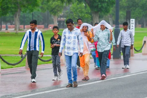 नई दिल्ली: हल्की बारिश से मिली गर्मी में राहत