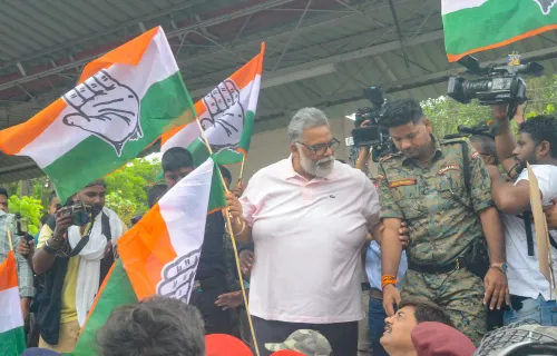 Patna: Pappu Yadav Halts Train Amidst Bihar Bandh Demonstration