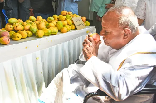 Bengaluru: H.D. Deve Gowda Visits Mango Mela