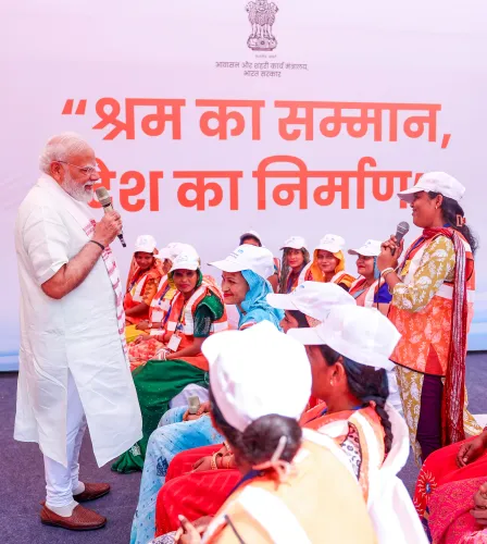New Delhi: PM Modi Engages with Shramjeevis