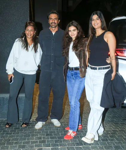 मुंबई: धुरंधर 2 स्क्रीनिंग में सितारों की उपस्थिति