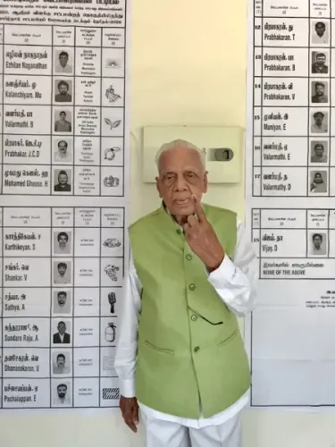  99 साल के डॉ. एचवी हांडे ने किया मतदान, पीएम मोदी ने बताया 'युवाओं के लिए बड़ा संदेश'