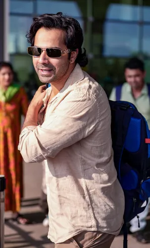 Mumbai: Varun Dhawan Spotted at Airport