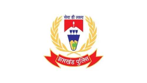चतरा में देह व्यापार पर पुलिस की छापेमारी: दो रेस्टोरेंट से 9 हिरासत में, संचालक फरार