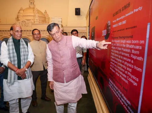 लखनऊ: राजनाथ सिंह और सतीश महाना ने यूपी विधानसभा ऑडियो-विजुअल संग्रहालय का दौरा किया