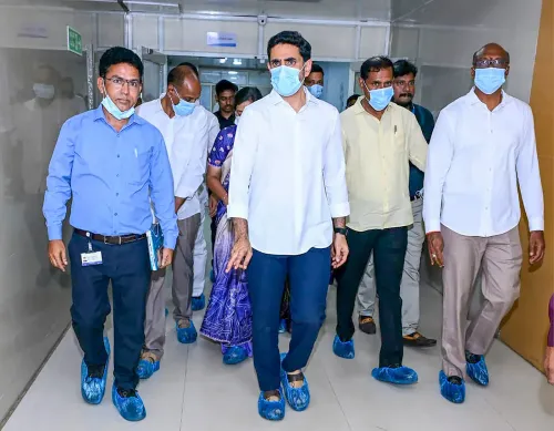 नारा लोकेश सेवन हिल्स अस्पताल पहुँचे, घायल मज़दूरों के परिजनों से मिले