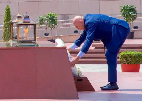 New Delhi: Italian Defence Minister Pays Tribute at National War Memorial