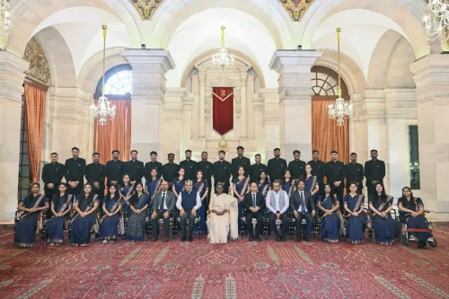 New Delhi: IIS and ISS officer trainees meet President Murmu