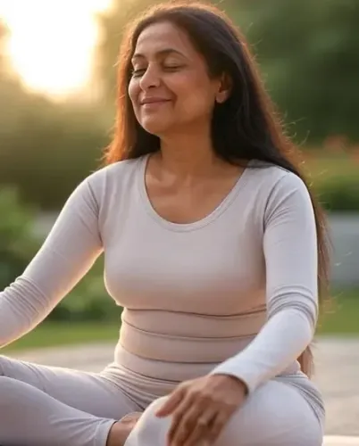 बढ़ती उम्र में झुर्रियों को कहें बाय-बाय, इन योगासनों से लौटेगा चेहरे का निखार