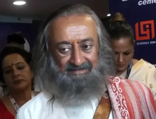 क्या खेल में राजनीति नहीं होनी चाहिए? पाकिस्तान के साथ खेलने का फैसला देश के युवाओं पर : श्री श्री रविशंकर