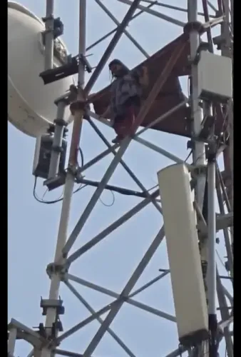क्या मोतिहारी में एक महिला ने ऊंचे टॉवर पर चढ़कर 'मैं ससुराल नहीं जाऊंगी' का प्रदर्शन किया?
