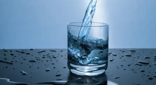 सुबह-सुबह गर्म पानी पीने की आदत डालें, घर बैठे शरीर को डिटॉक्स करें?