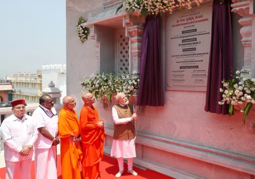 मंड्या: पीएम मोदी ने श्री गुरु भैरवैक्य मंदिर में प्रार्थना की