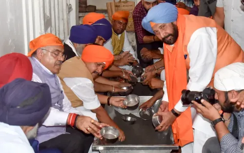 नितिन नबीन ने स्वर्ण मंदिर में की सेवा
