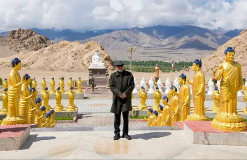 Leh: Vice President Visits Mahabodhi International Meditation Centre