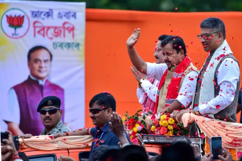 पिजुश हजारिका मोरिगांव में प्रचार कर रहे हैं