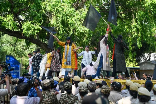 नई दिल्ली: भाजपा नेताओं ने महिला कोटा बिल पर प्रदर्शन किया