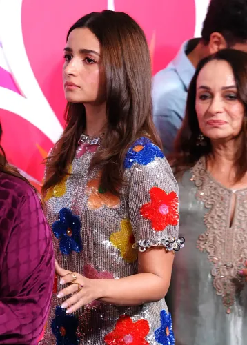आलिया भट्ट 'Don't Be Shy' स्क्रीनिंग में
