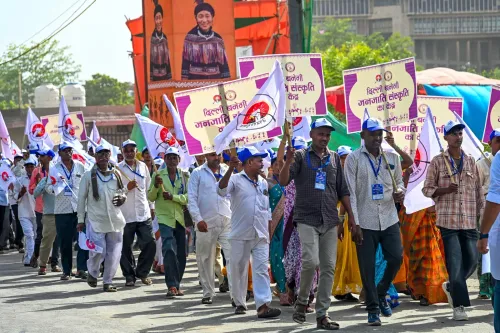 शोभायात्रा में उमड़ा आदिवासी संस्कृति का सैलाब