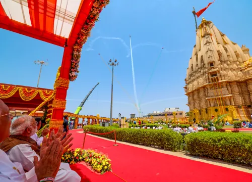 प्रधानमंत्री मोदी के समक्ष सूर्य किरण का दुर्लभ प्रदर्शन