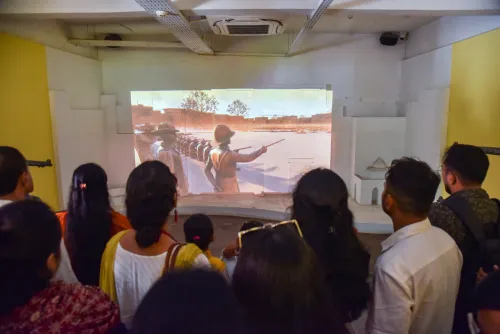 अमृतसर: लोग जलियावाला बाग का दौरा करते हैं