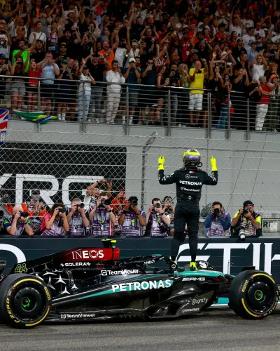A Bold Transition Marks the End of an Era: Hamilton Says Goodbye to Mercedes