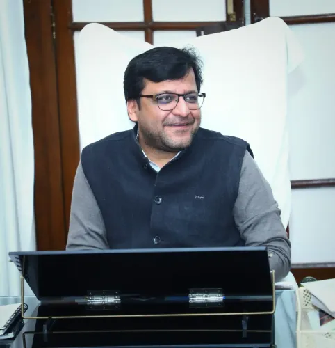 क्या आबकारी राजस्व में उछाल और अवैध शराब पर सख्त प्रहार हो रहा है?