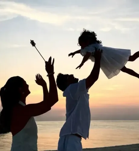 क्या आलिया भट्ट ने पति रणबीर और बेटी राहा के साथ समंदर किनारे मस्ती की?