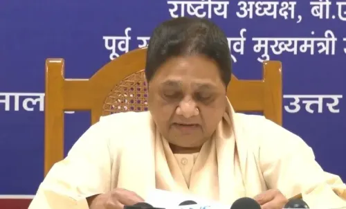 मायावती का विपक्ष पर पलटवार: 'बसपा में उम्मीदवार मैं तय करती हूँ, आकाश आनंद पर भ्रम न फैलाएँ'