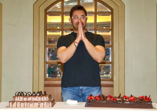 Aamir Khan Serenades Gauri with 'Kabhi Kabhi Mere Dil Main'